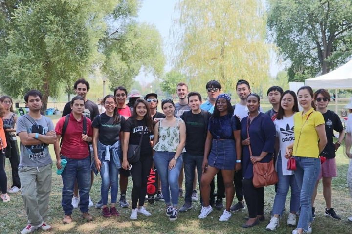 Victor Picinini Lengler e Turma de colegas do Algonquin College