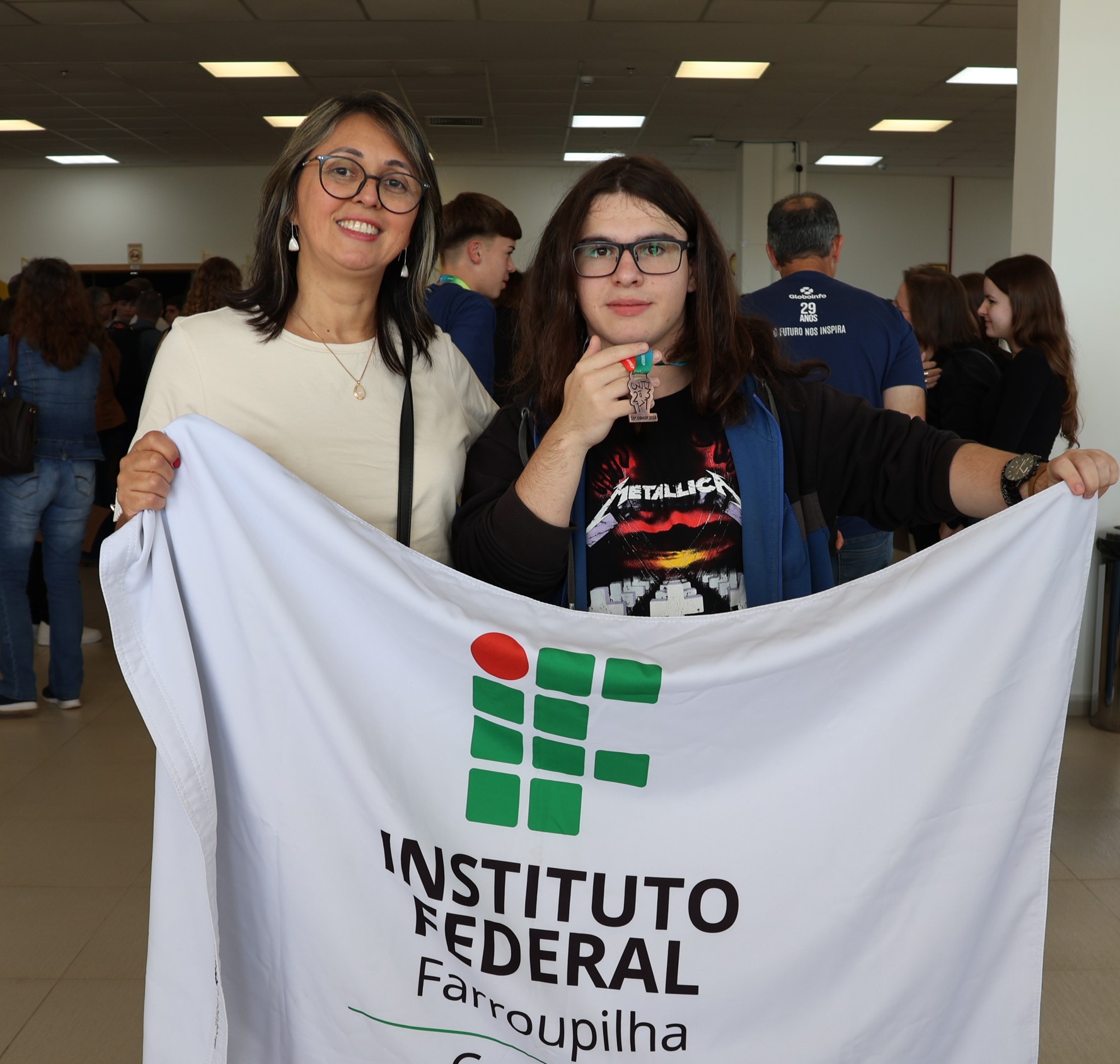 1 Vitor com a professora Janice