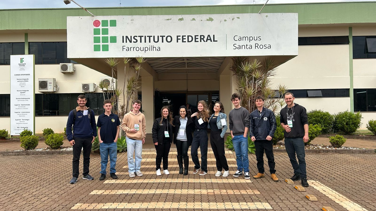 Alunos e servidores do Campus SA