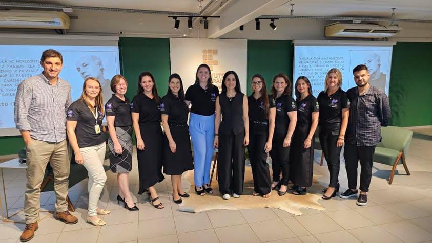 Docentes do Curso de Licenciatura em Matemática com as palestrantes