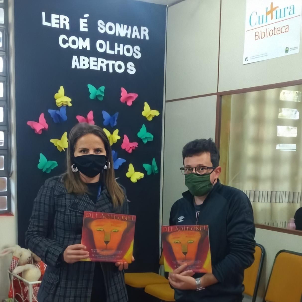 Entrega do livro do Leão Leonel na Biblioteca Pública