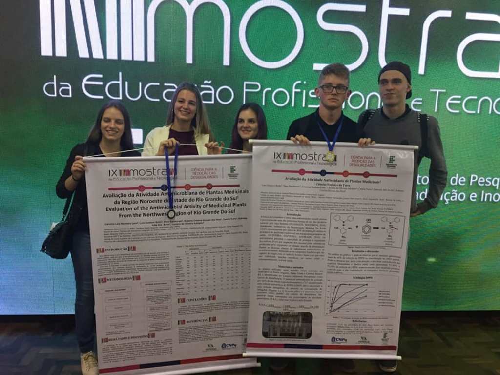 Estudantes participantes dos projetos premiados 2