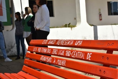 Campus SVS inaugura Bancos Vermelhos em defesa da vida das mulheres
