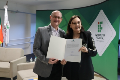 Diretor-Geral é oficialmente empossado em solenidade na Reitoria