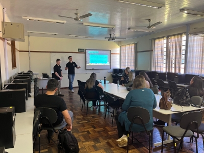  Acadêmicos de Licenciatura em Computação ministram oficinas no 1º Workshop de Computação na Educação Básica da Região Celeiro