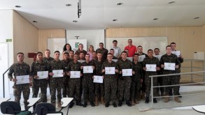 Militares do 10° B LOG recebem certificação no IFFAR WhatsApp Image 2025-12-11 at 23.46.53.jpeg